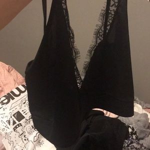 PLUS SIZE LACE DETAIL BRALETTE